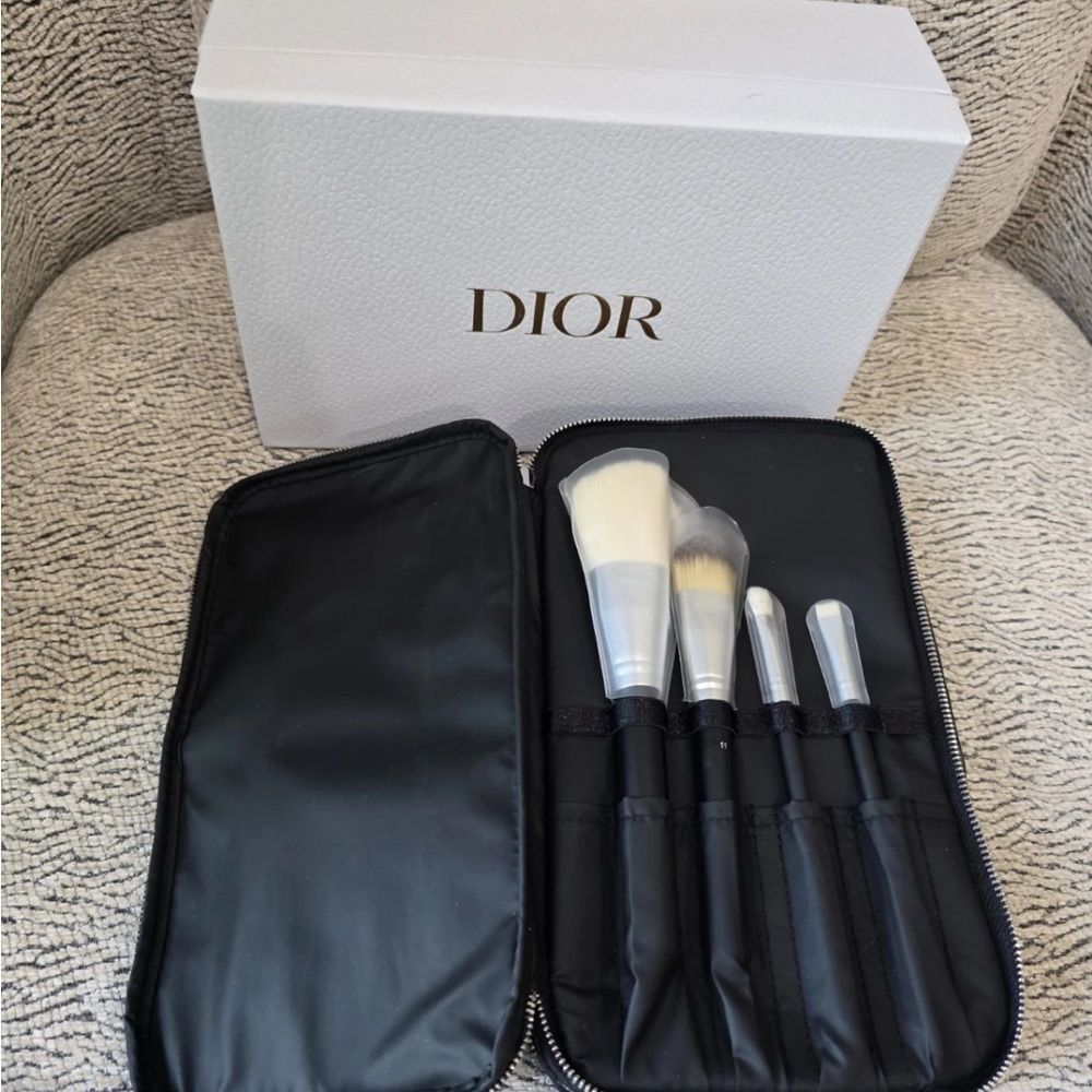 Brand new Dior backstage 4 pcs brush set and Black Cosmetic bag